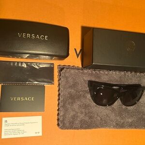 VERSACE Sunglasses 🕶️☀️🔥